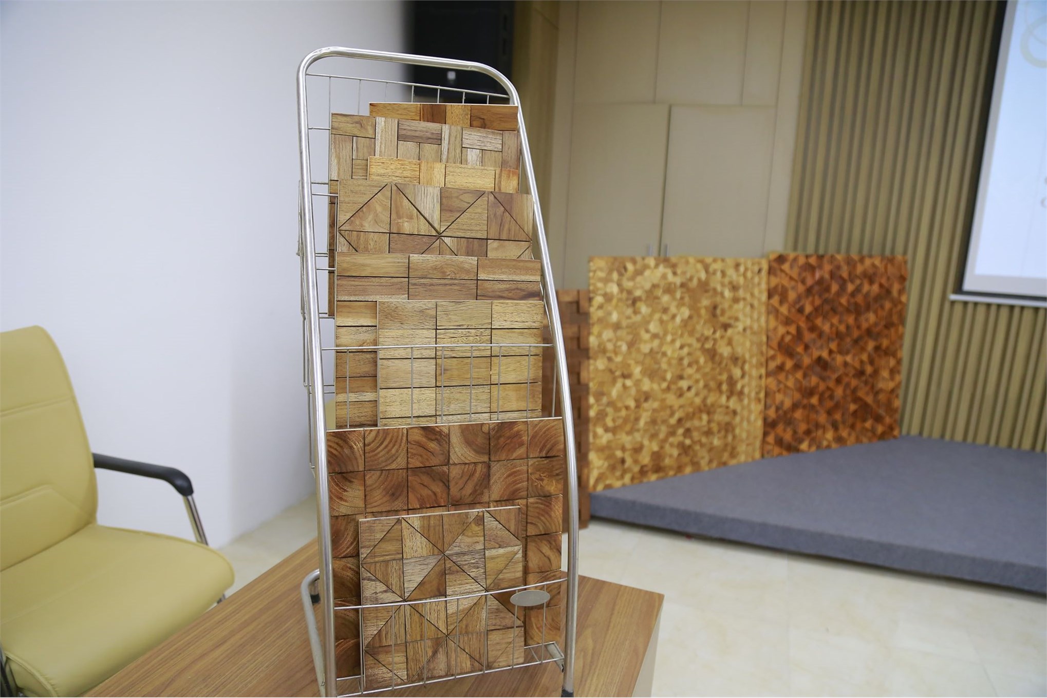 Nghiệm thu cấp cơ sở đề tài NCKH TP Hà Nội: “Nghiên cứu ứng dụng công nghệ sản xuất tấm trang trí 3D từ gỗ rừng trồng”
