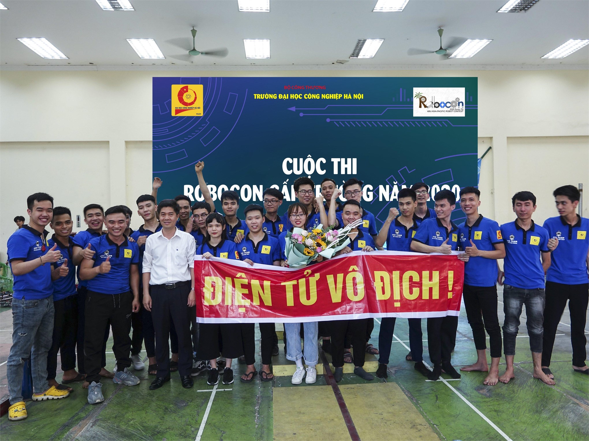Đội ĐT-03 khoa Điện tử đạt giải Nhất cuộc thi robocon cấp Trường