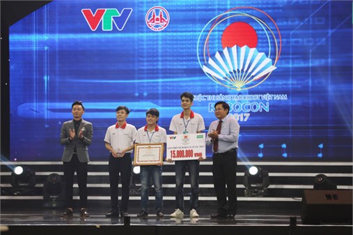 Đội ĐT4 - Đại học Công nghiệp Hà Nội giành giải `Thiết kế Robot Xuất sắc nhất` cuộc thi sáng tạo Robot Việt Nam năm 2017