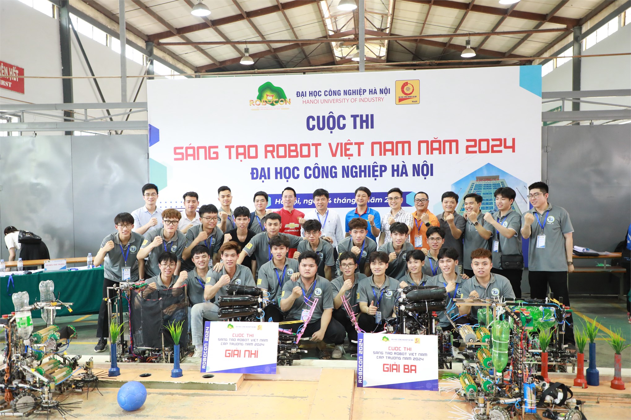 Cuộc thi robocon cấp trường 2024 chiến thắng thuộc về những “chiến binh” khoa Điện