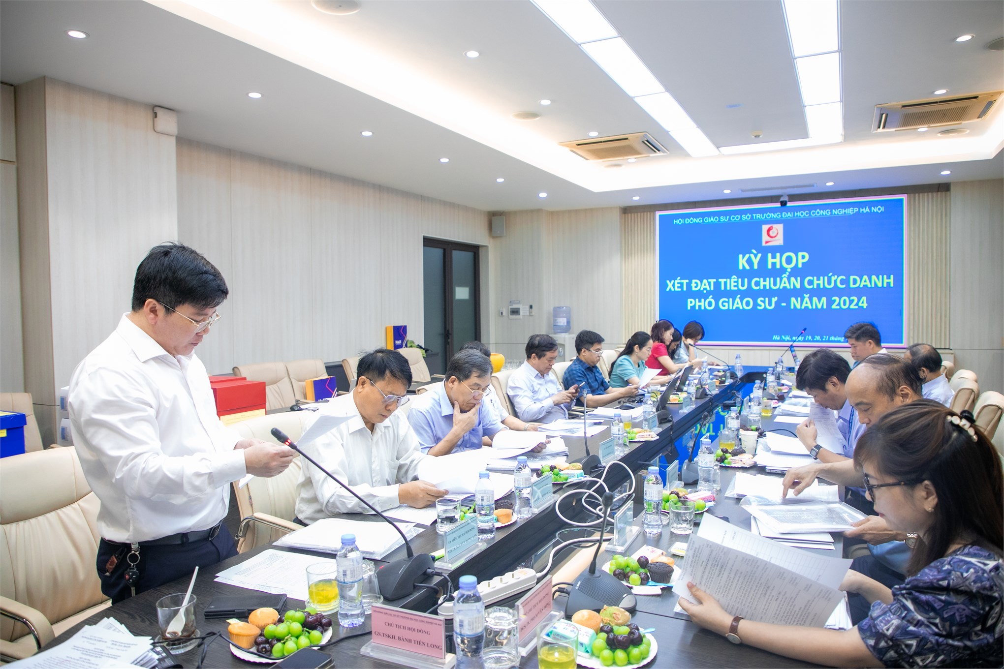 Hội đồng Giáo sư cơ sở Trường Đại học Công nghiệp Hà Nội 10 ứng viên đạt kết quả xét chọn tiêu chuẩn chức danh Phó giáo sư năm 2024