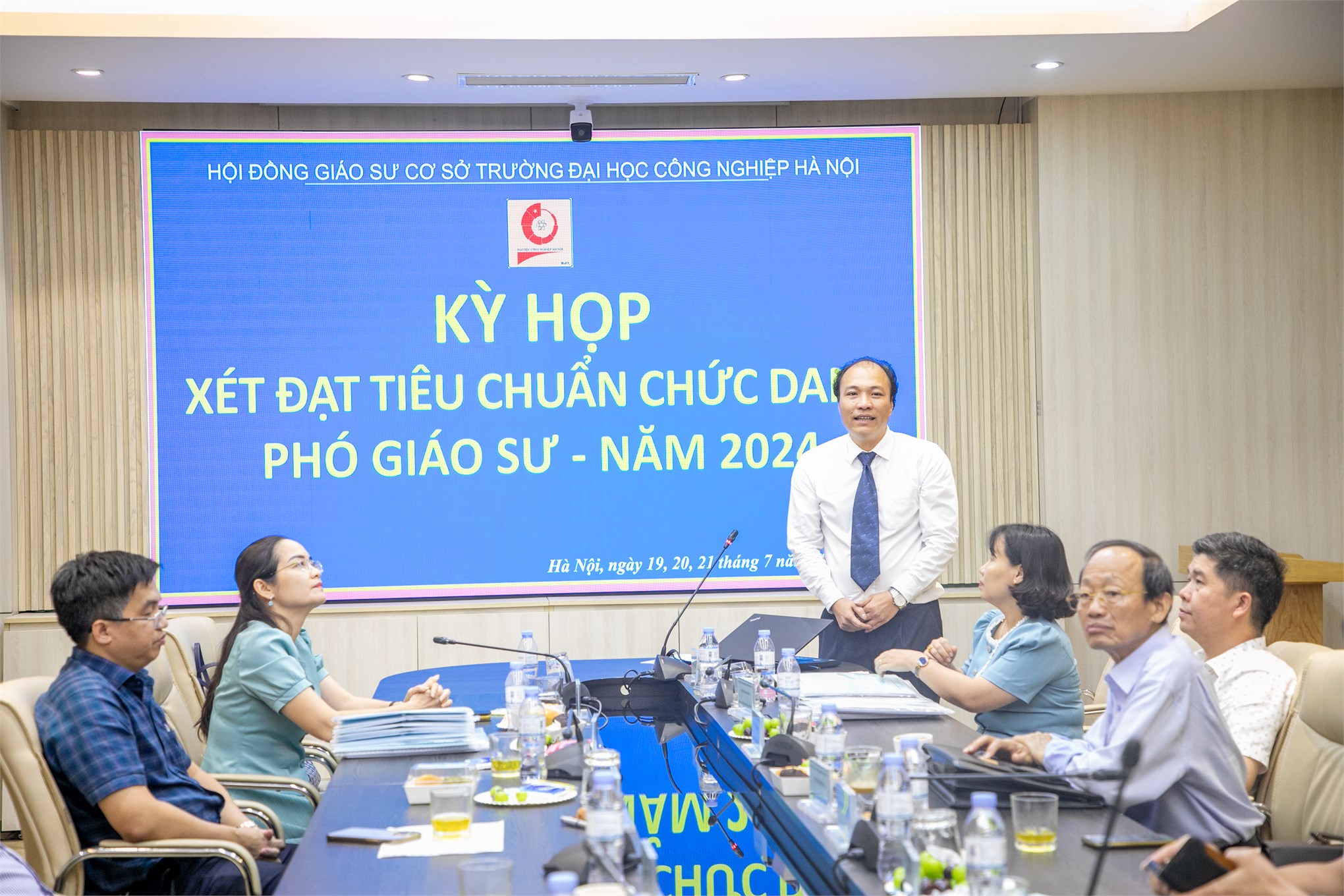 Hội đồng Giáo sư cơ sở Trường Đại học Công nghiệp Hà Nội 10 ứng viên đạt kết quả xét chọn tiêu chuẩn chức danh Phó giáo sư năm 2024