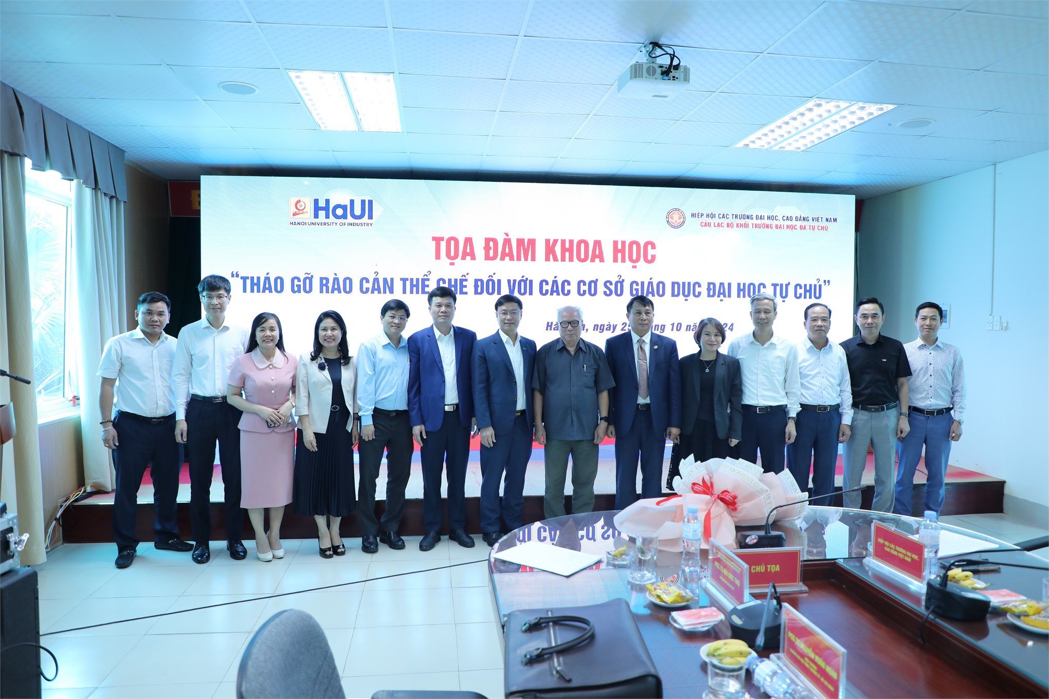 Tọa đàm “ Tháo gỡ rào cản thể chế đối với các cơ sở giáo dục đại học tự chủ”