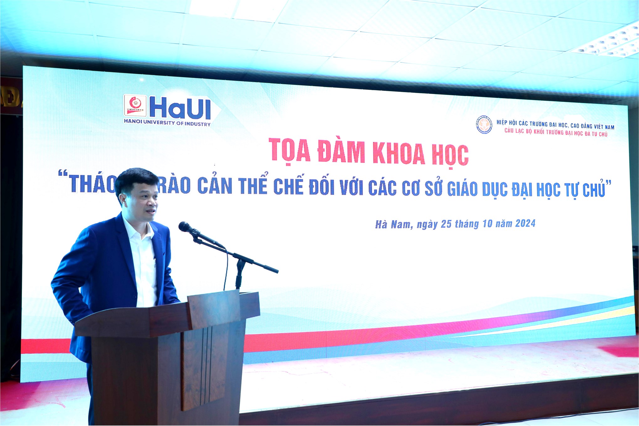 Tọa đàm “ Tháo gỡ rào cản thể chế đối với các cơ sở giáo dục đại học tự chủ”