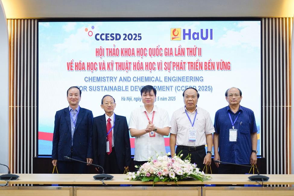 Hội thảo khoa học “Hóa học và Kỹ thuật Hóa học vì sự phát triển bền vững” – Diễn đàn học thuật kiến tạo tương lai xanh”