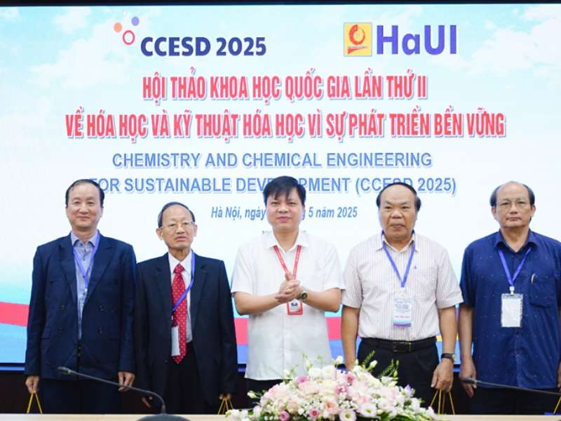 Hội thảo khoa học “Hóa học và Kỹ thuật Hóa học vì sự phát triển bền vững” – Diễn đàn học thuật kiến tạo tương lai xanh”