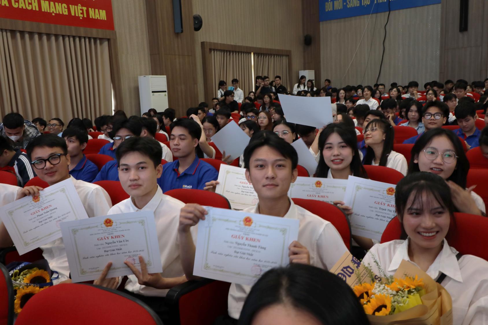 Sinh viên Đại học Công nghiệp Hà Nội với phong trào nghiên cứu khoa học: Nhiệt huyết – Sáng tạo – Hội nhập