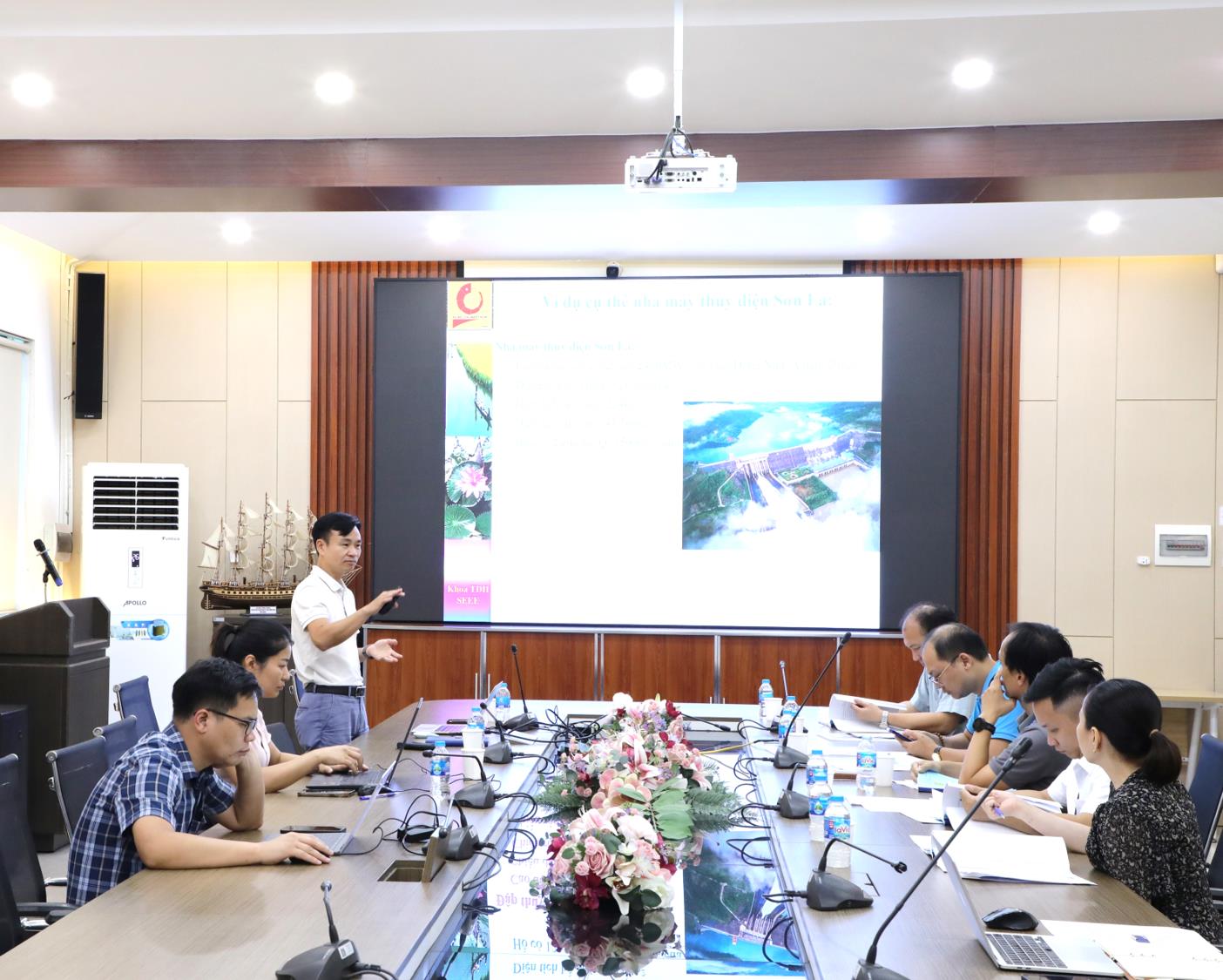 Nghiệm thu đề tài NCKH cấp Trường “ Nghiên cứu xây dựng mô hình dự báo biên độ giãn nở của đập hồ thủy điện sử dụng cảm biến môi trường và công nghệ học sâu”