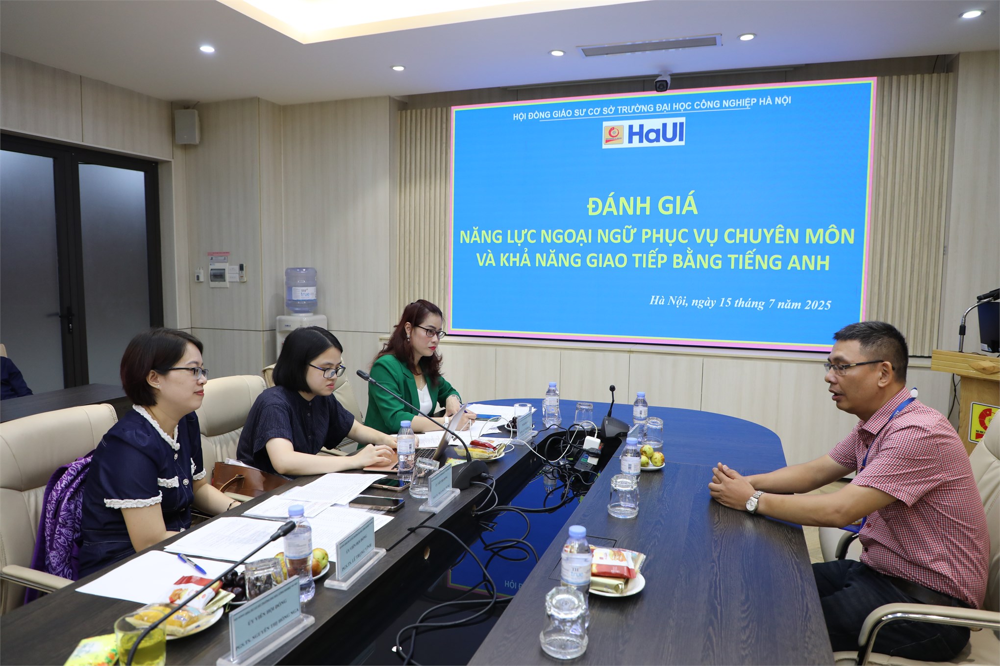 Hội đồng Giáo sư cơ sở Trường Đại học Công nghiệp Hà Nội tổ chức họp xét chọn ứng viên đạt tiêu chuẩn chức danh Giáo sư, Phó giáo sư năm 2025