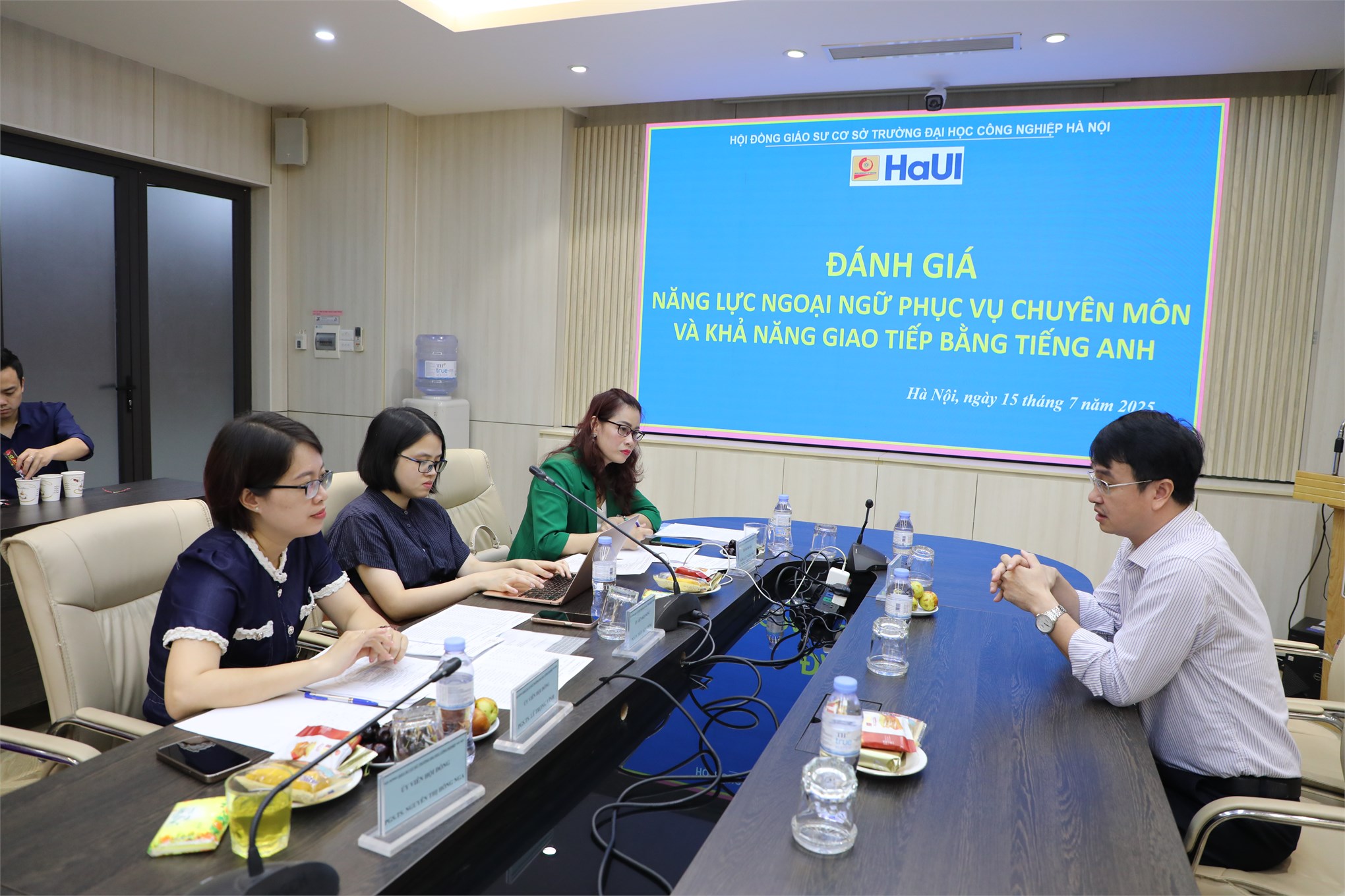 Hội đồng Giáo sư cơ sở Trường Đại học Công nghiệp Hà Nội tổ chức họp xét chọn ứng viên đạt tiêu chuẩn chức danh Giáo sư, Phó giáo sư năm 2025