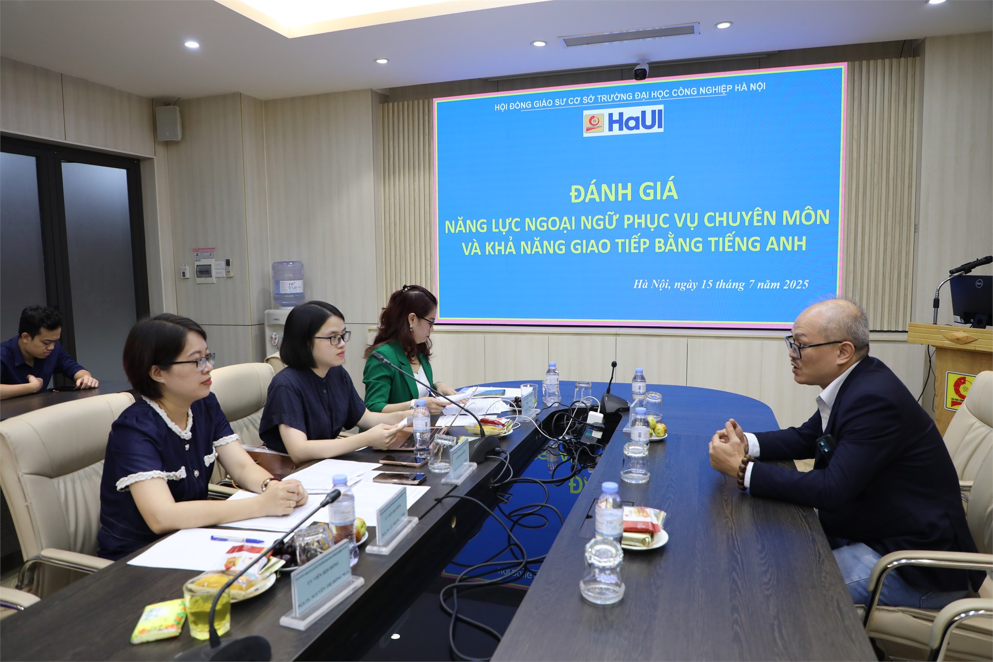 Hội đồng Giáo sư cơ sở Trường Đại học Công nghiệp Hà Nội tổ chức họp xét chọn ứng viên đạt tiêu chuẩn chức danh Giáo sư, Phó giáo sư năm 2025