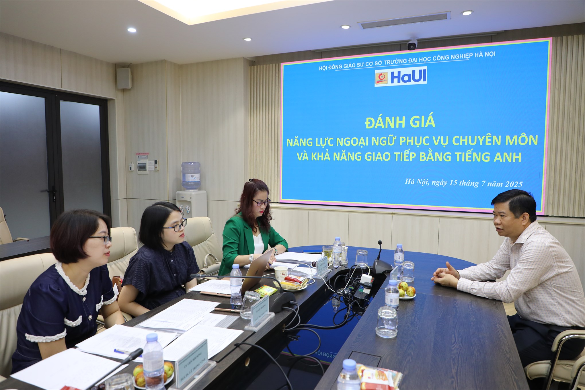 Hội đồng Giáo sư cơ sở Trường Đại học Công nghiệp Hà Nội tổ chức họp xét chọn ứng viên đạt tiêu chuẩn chức danh Giáo sư, Phó giáo sư năm 2025