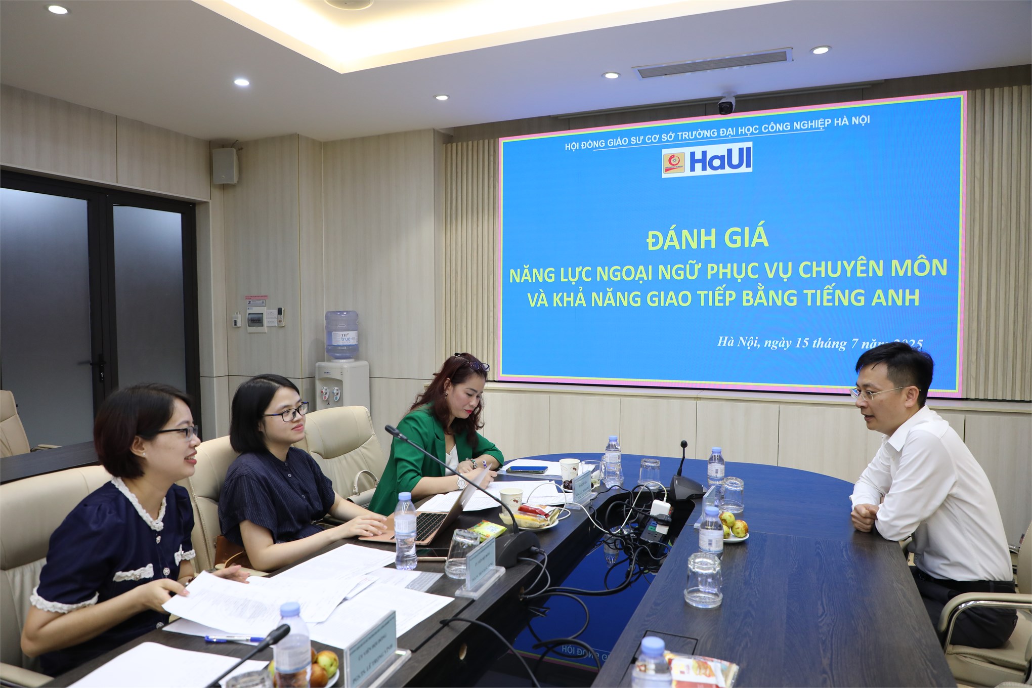 Hội đồng Giáo sư cơ sở Trường Đại học Công nghiệp Hà Nội tổ chức họp xét chọn ứng viên đạt tiêu chuẩn chức danh Giáo sư, Phó giáo sư năm 2025