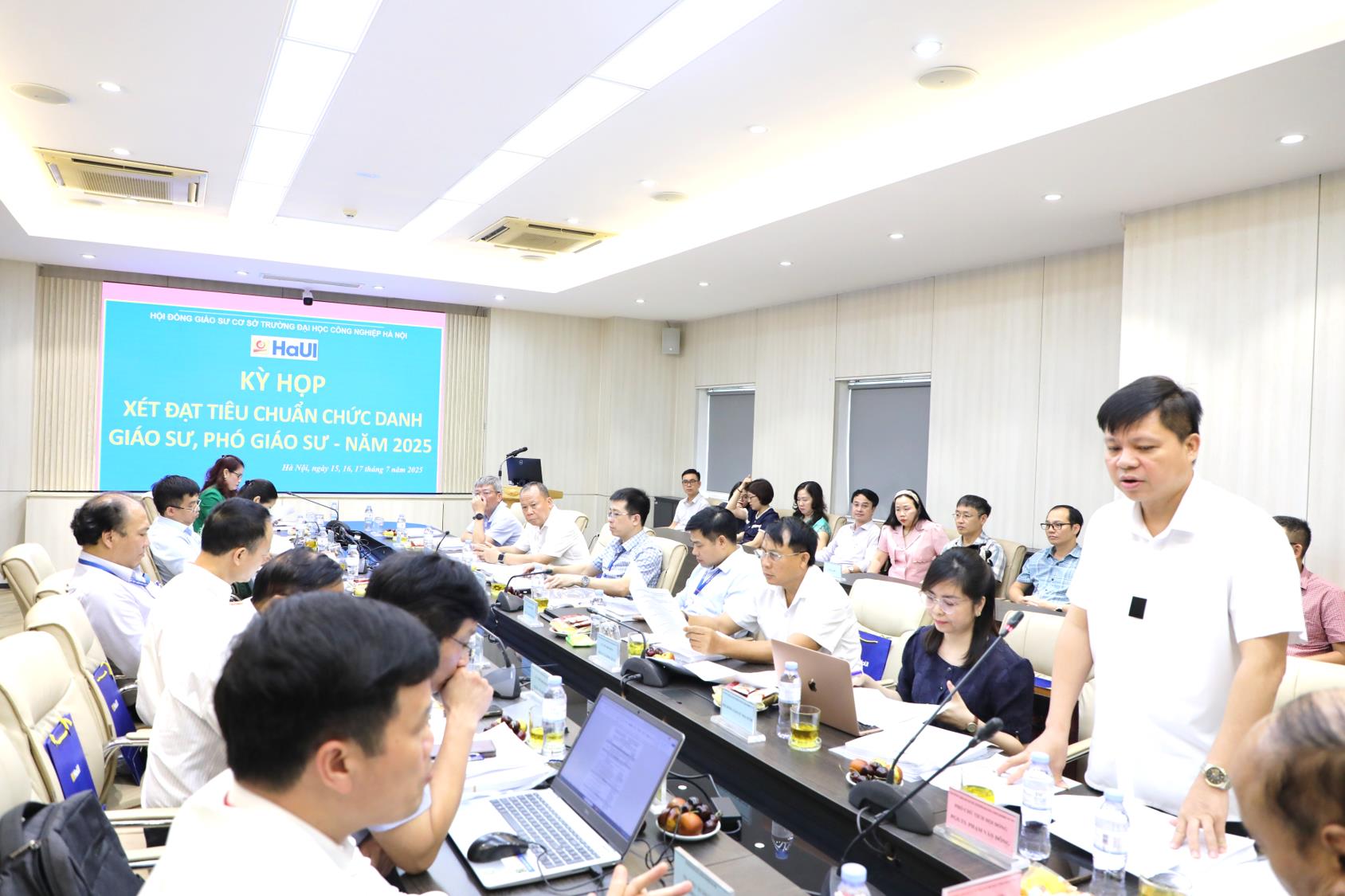 Hội đồng Giáo sư cơ sở Trường Đại học Công nghiệp Hà Nội tổ chức họp xét chọn ứng viên đạt tiêu chuẩn chức danh Giáo sư, Phó giáo sư năm 2025