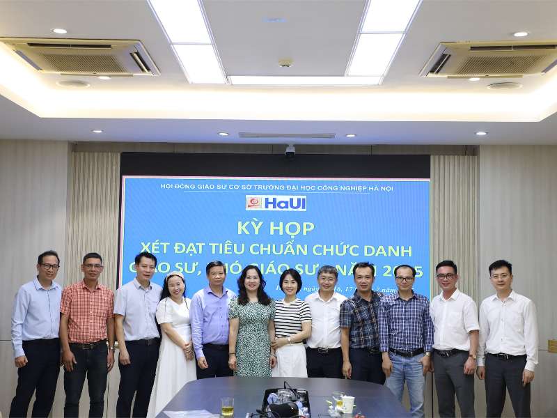 Hanoi University of Industry's Council of Professors held a meeting to select qualified candidates for the titles of Professor and Associate Professor in 2025.