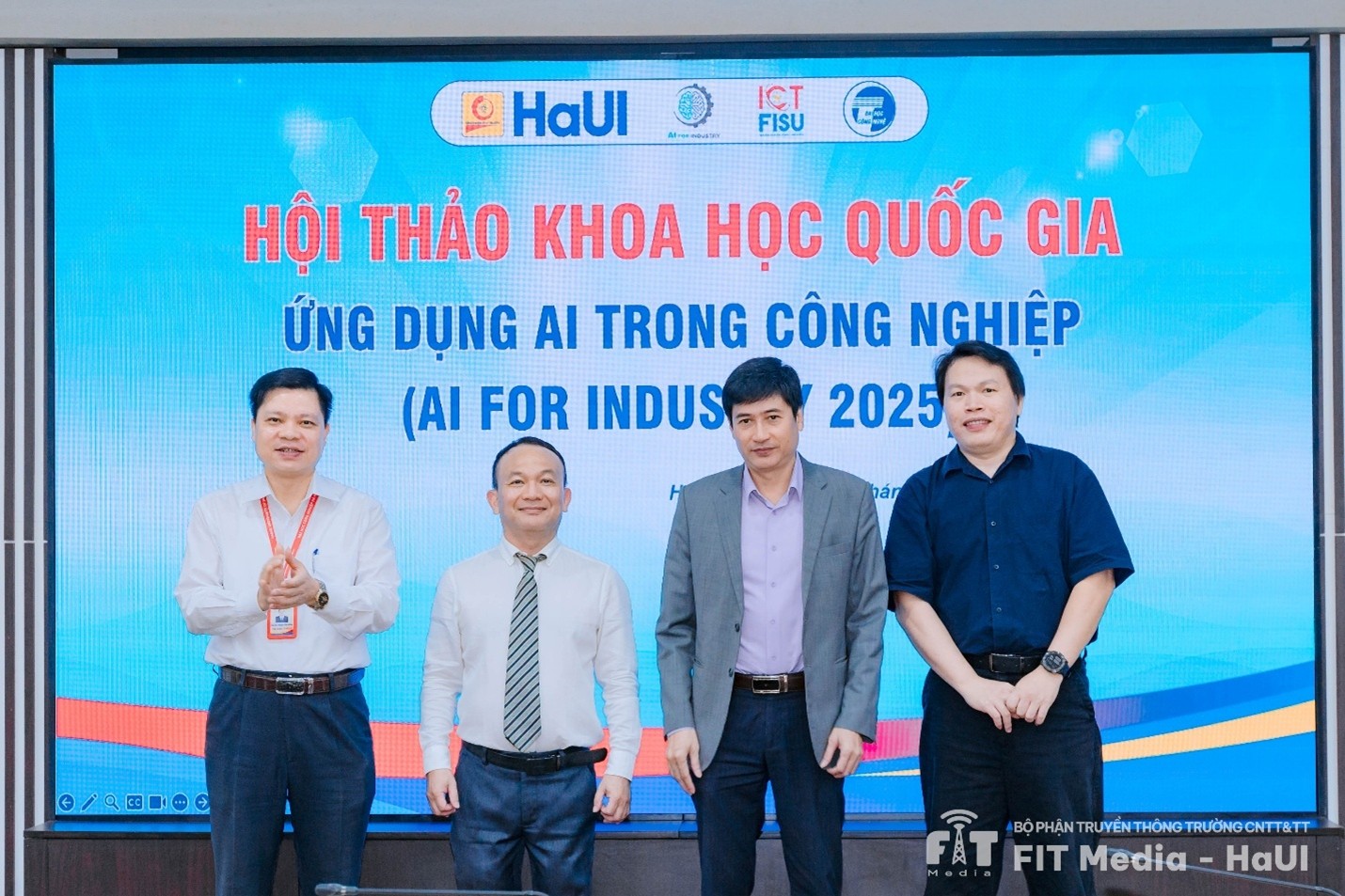 Bàn về giải pháp đưa AI trở thành động lực then chốt của công nghiệp hiện đại tại Hội thảo khoa học quốc gia “Ứng dụng AI trong công nghiệp”