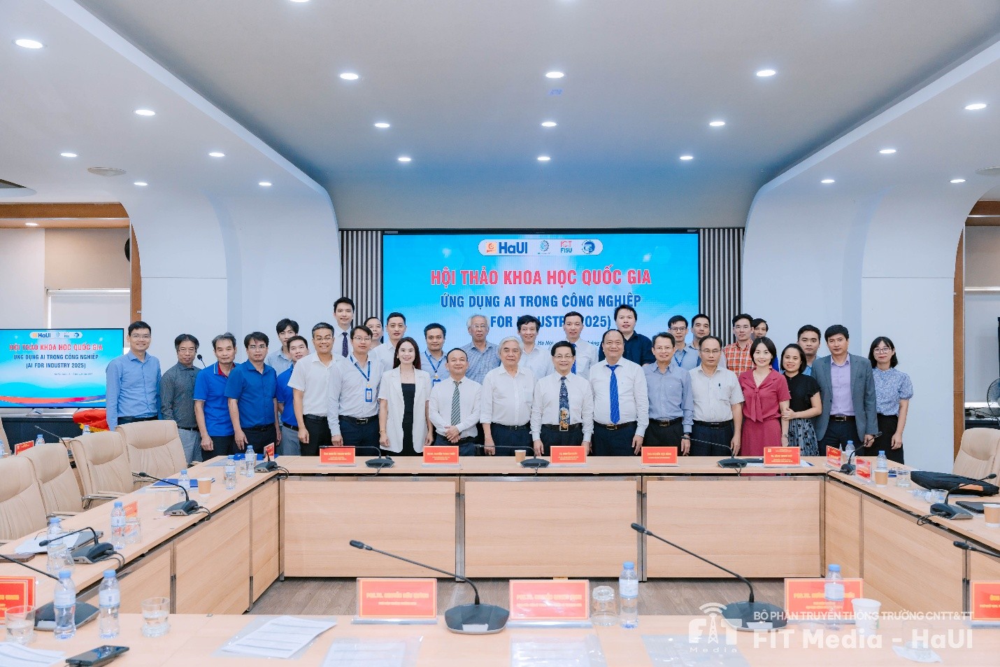 Bàn về giải pháp đưa AI trở thành động lực then chốt của công nghiệp hiện đại tại Hội thảo khoa học quốc gia “Ứng dụng AI trong công nghiệp”