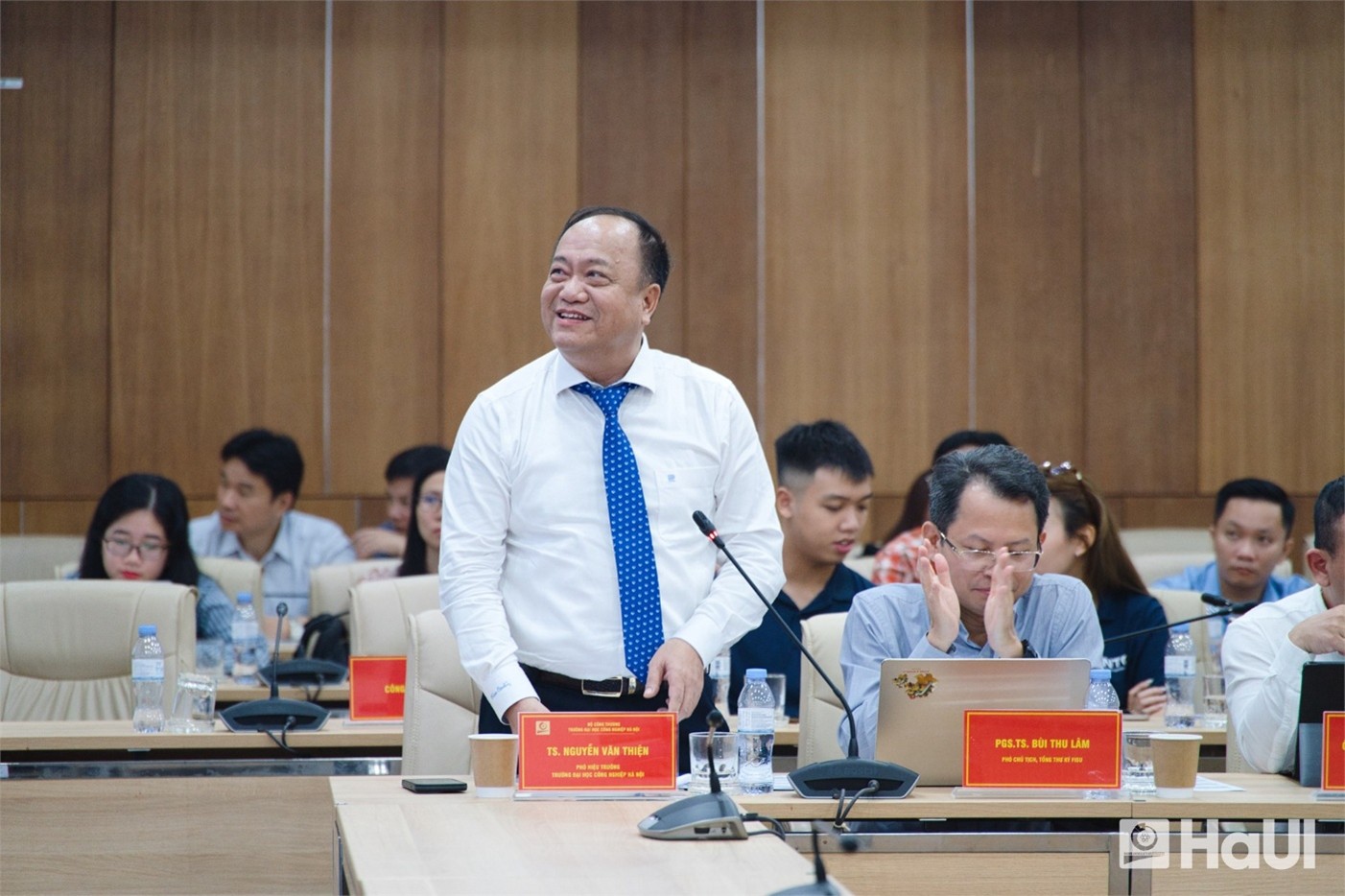 Bàn về giải pháp đưa AI trở thành động lực then chốt của công nghiệp hiện đại tại Hội thảo khoa học quốc gia “Ứng dụng AI trong công nghiệp”