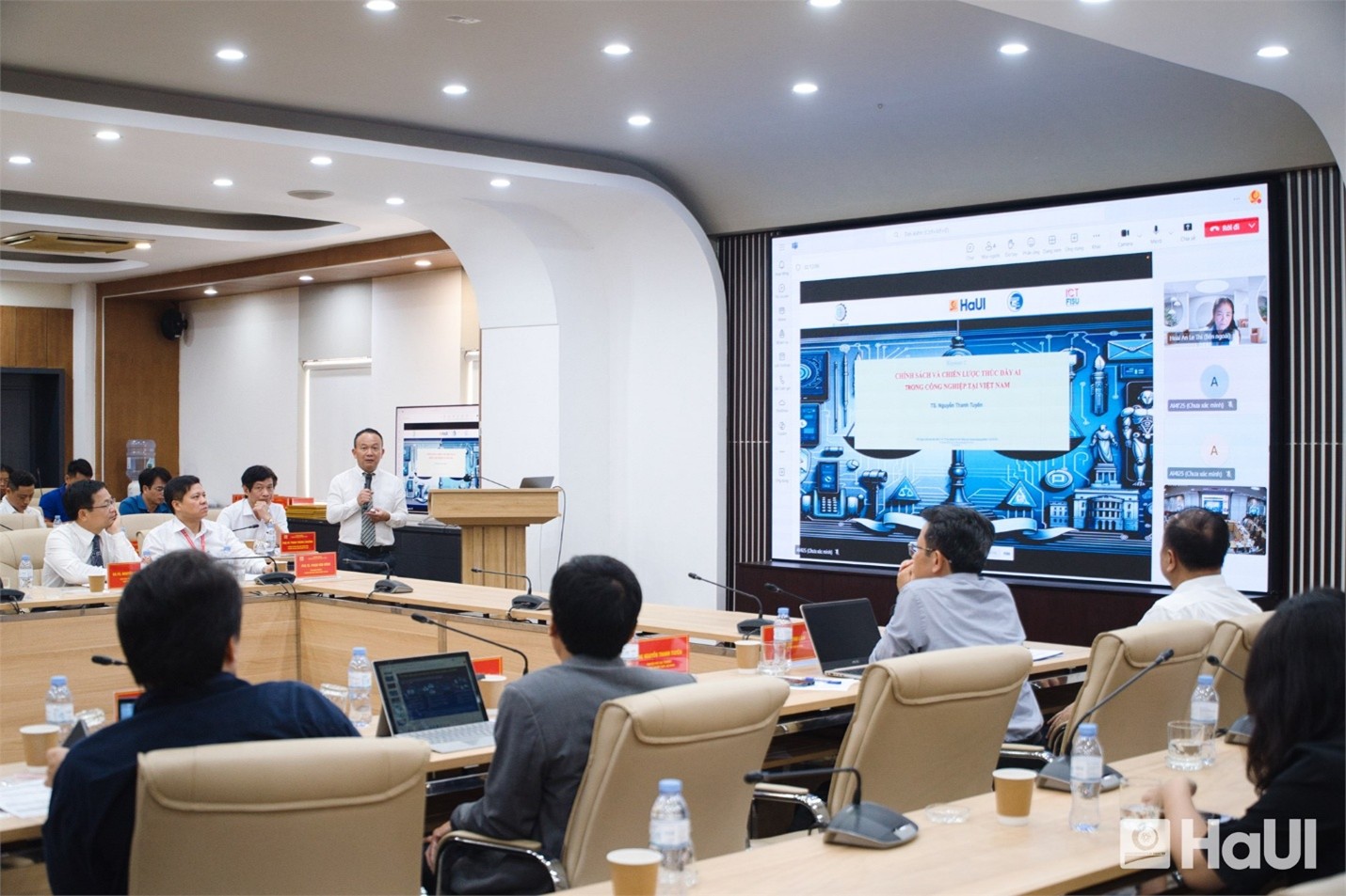 Bàn về giải pháp đưa AI trở thành động lực then chốt của công nghiệp hiện đại tại Hội thảo khoa học quốc gia “Ứng dụng AI trong công nghiệp”