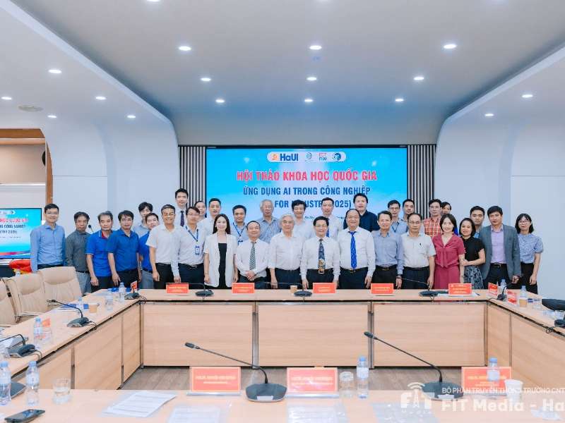 Bàn về giải pháp đưa AI trở thành động lực then chốt của công nghiệp hiện đại tại Hội thảo khoa học quốc gia “Ứng dụng AI trong công nghiệp”
