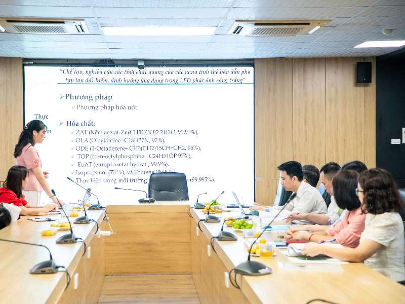 Nghiệm thu đề tài NCKH cấp Trường “Chế tạo và nghiên cứu các tính chất quang của các nano tinh thể bán dẫn pha tạp ion đất hiếm, định hướng ứng dụng trong LED phát ánh sáng trắng”