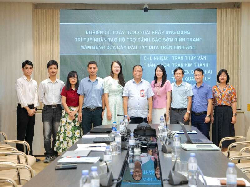 Nghiệm thu đề tài NCKH cấp Trường ‘‘Nghiên cứu xây dựng giải pháp ứng dụng trí tuệ nhân tạo hỗ trợ cảnh báo sớm tình trạng mềm bệnh của cây dâu tây dựa vào hình ảnh"