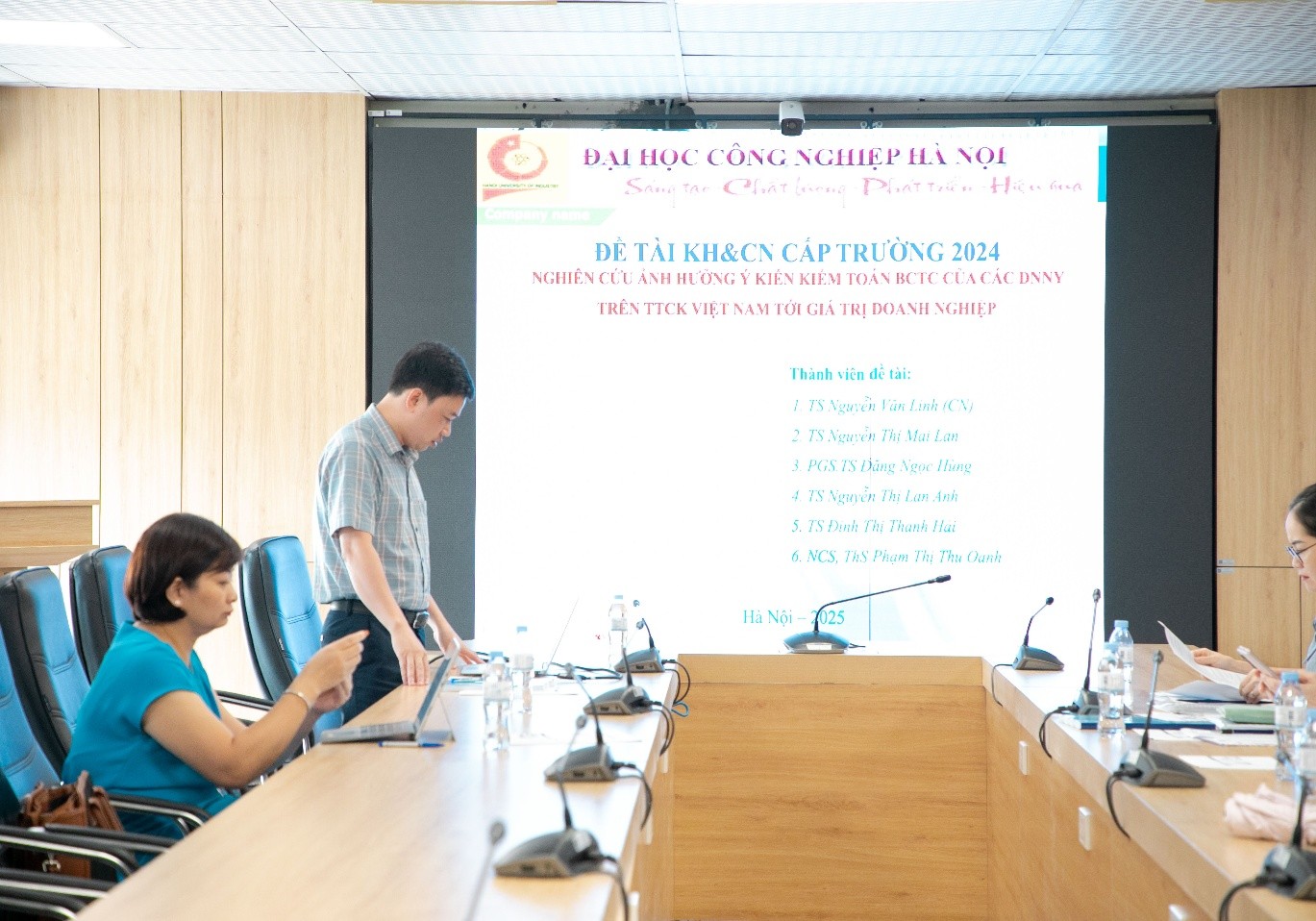 Nghiệm thu đề tài NCKH cấp Trường ‘‘Nghiên cứu ảnh hưởng ý kiến kiểm toán báo cáo tài chính của các doanh nghiệp niêm yết trên thị trường chứng khoán Việt Nam tới giá trị doanh nghiệp`