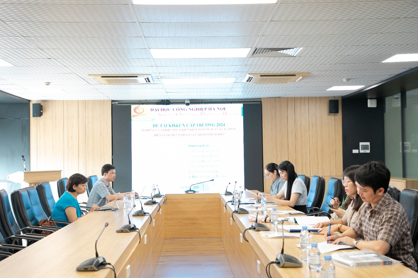 Nghiệm thu đề tài NCKH cấp Trường ‘‘Nghiên cứu ảnh hưởng ý kiến kiểm toán báo cáo tài chính của các doanh nghiệp niêm yết trên thị trường chứng khoán Việt Nam tới giá trị doanh nghiệp`