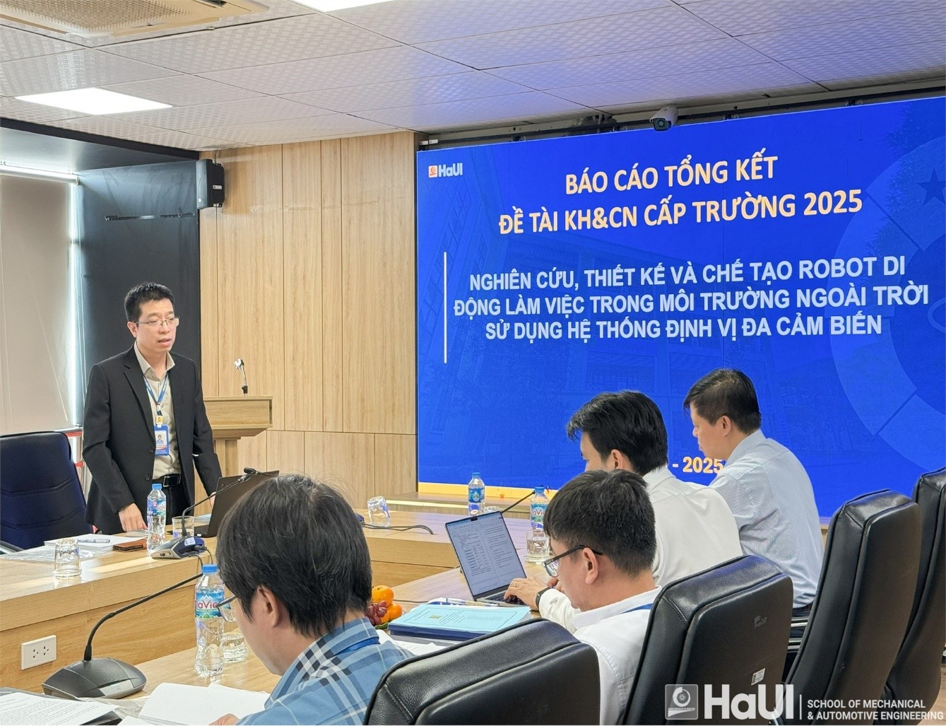 Nghiệm thu đề tài NCKH cấp Trường `Nghiên cứu, thiết kế và chế tạo robot di động làm việc trong môi trường ngoài trời sử dụng hệ thống định vị đa cảm biến`