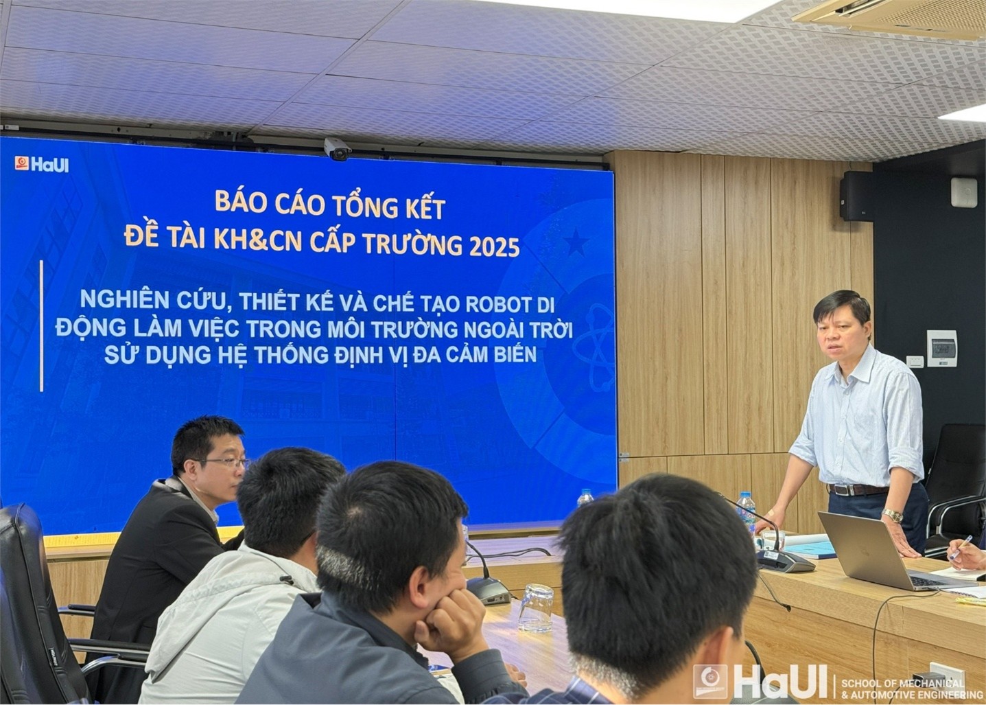 Nghiệm thu đề tài NCKH cấp Trường `Nghiên cứu, thiết kế và chế tạo robot di động làm việc trong môi trường ngoài trời sử dụng hệ thống định vị đa cảm biến`