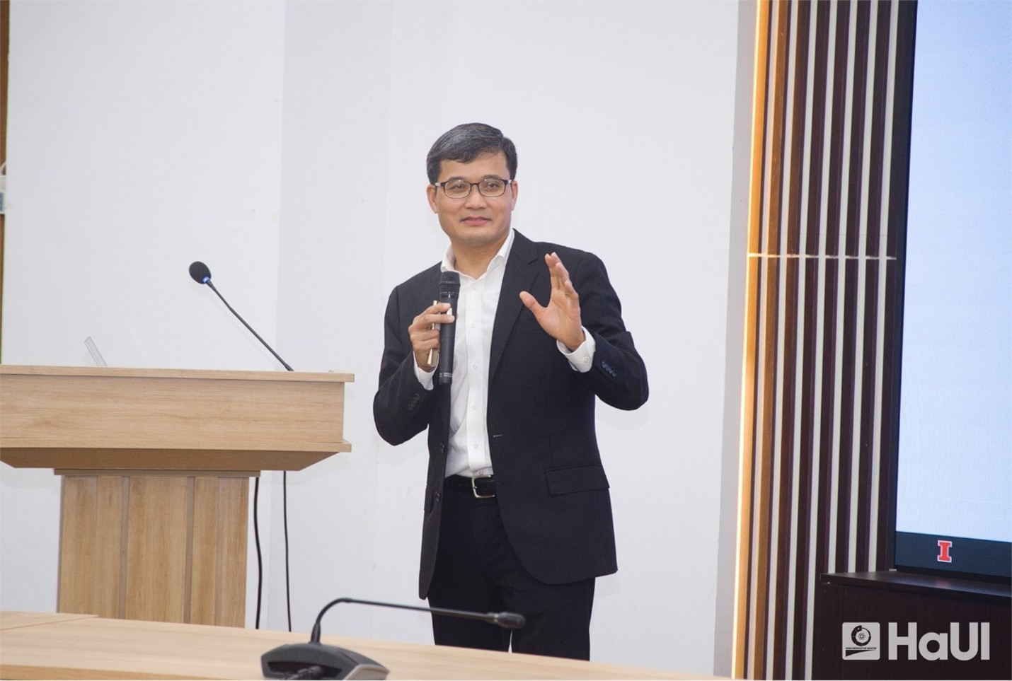 Trao đổi giải pháp đưa AI và công nghệ thị giác trở thành nền tảng chiến lược trong vận hành nhà máy thông minh tại Hội thảo khoa học “VisionAI in Industry 4.0”