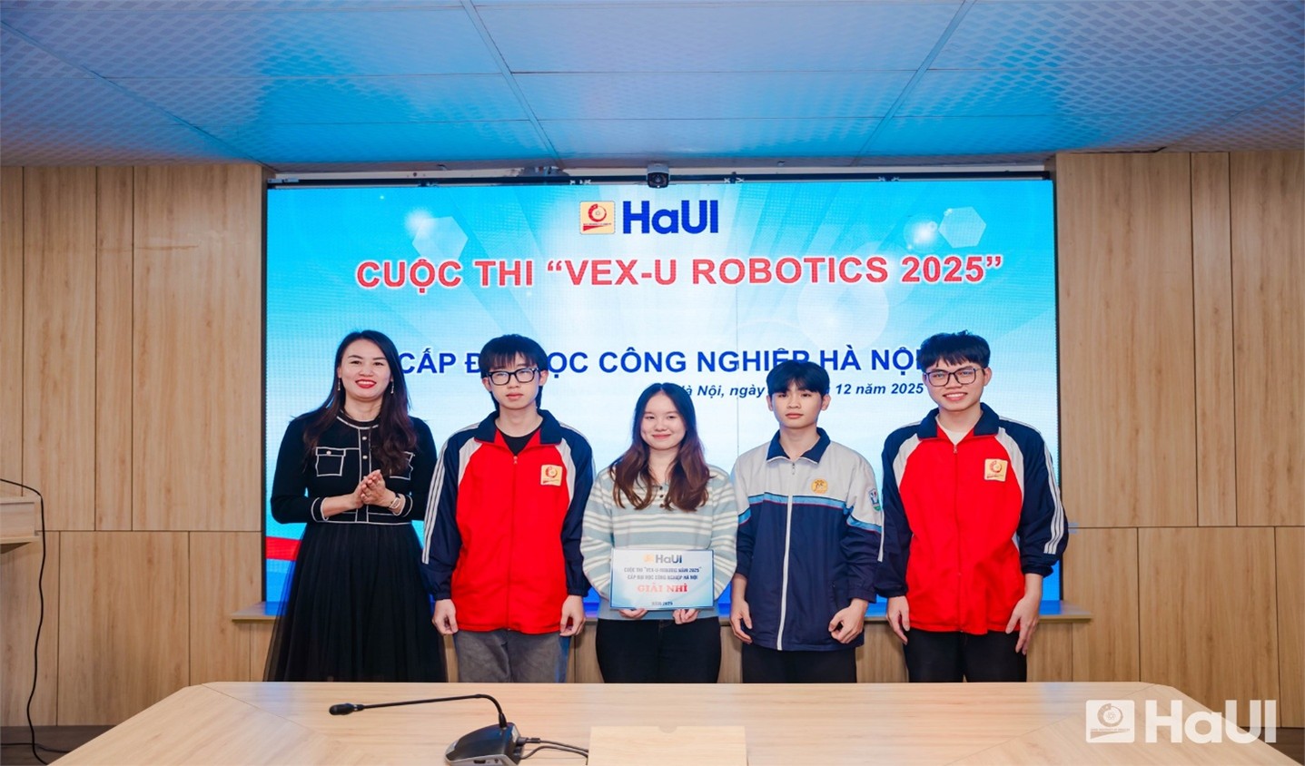 VEX-U ROBOTICS 2025: sân chơi công nghệ đẳng cấp quốc tế tổ chức tại Đại học Công nghiệp Hà Nội