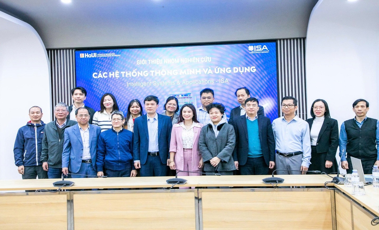 Đại học Công nghiệp Hà Nội họp xét chọn nhóm nghiên cứu mạnh và nhóm nghiên cứu tiềm năng