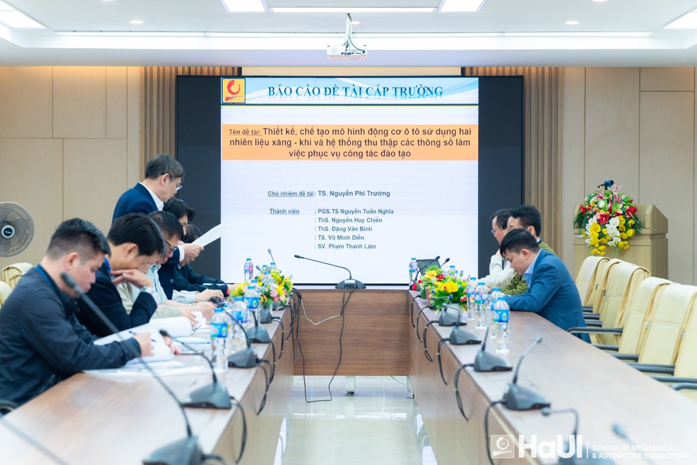 Nghiệm thu đề tài NCKH cấp Trường `Thiết kế, chế tạo mô hình động cơ ô tô sử dụng 2 nhiên liệu xăng - khí và hệ thống thu thập các thông số làm việc phục vụ công tác đào tạo`