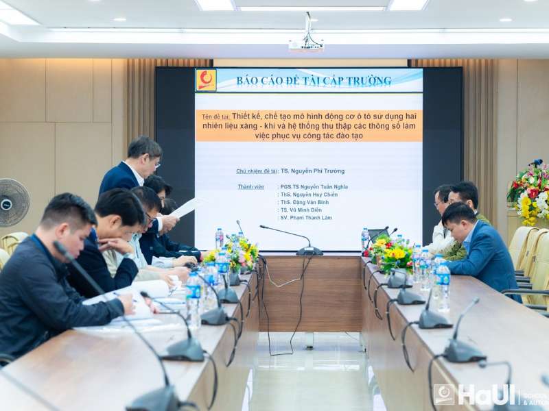 Nghiệm thu đề tài NCKH cấp Trường "Thiết kế, chế tạo mô hình động cơ ô tô sử dụng 2 nhiên liệu xăng - khí và hệ thống thu thập các thông số làm việc phục vụ công tác đào tạo"