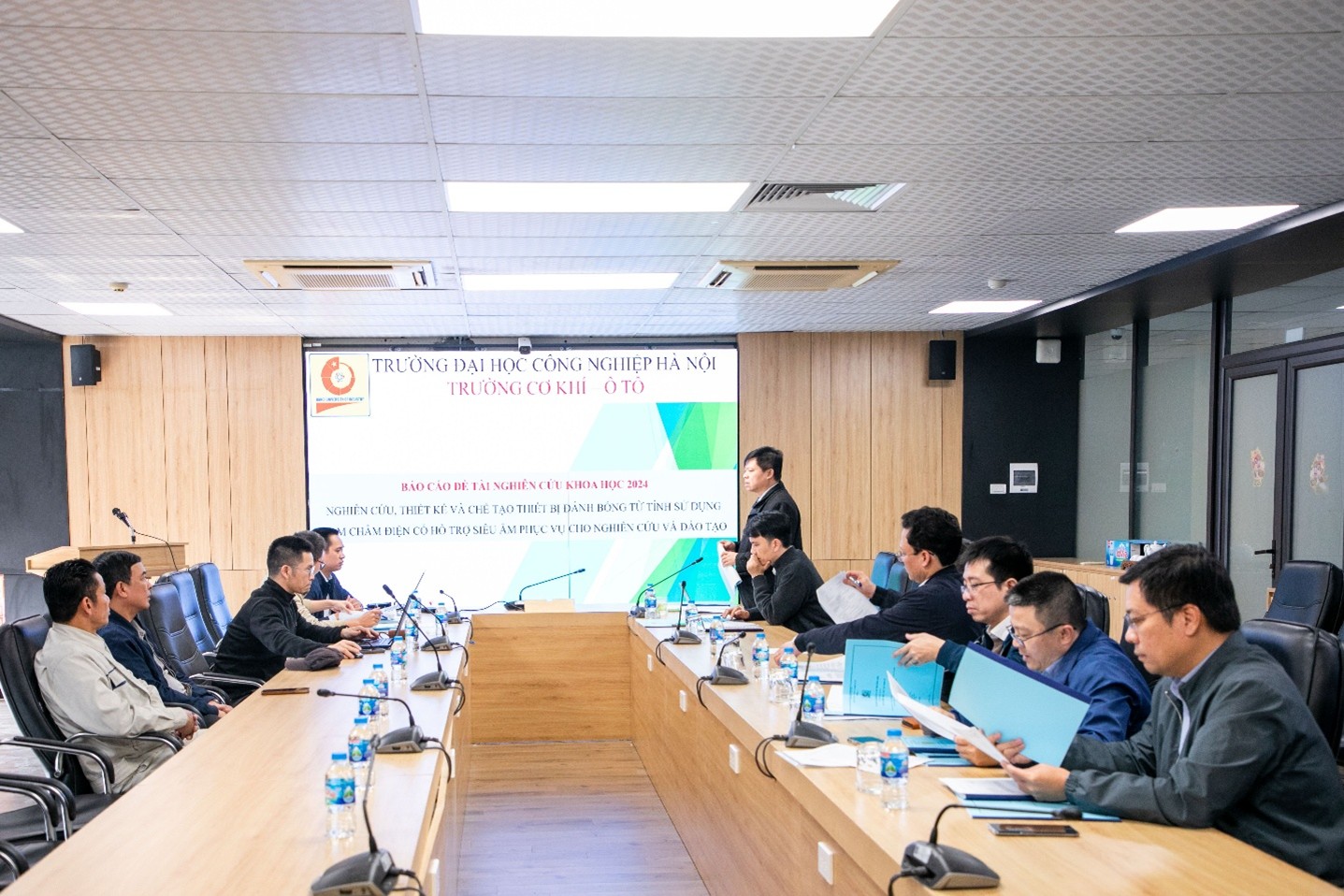 Nghiệm thu đề tài NCKH cấp Trường `Nghiên cứu, thiết kế và chế tạo thiết bị đánh bóng từ tính sử dụng nam châm điện có hỗ trợ siêu âm phục vụ cho nghiên cứu và đào tạo`