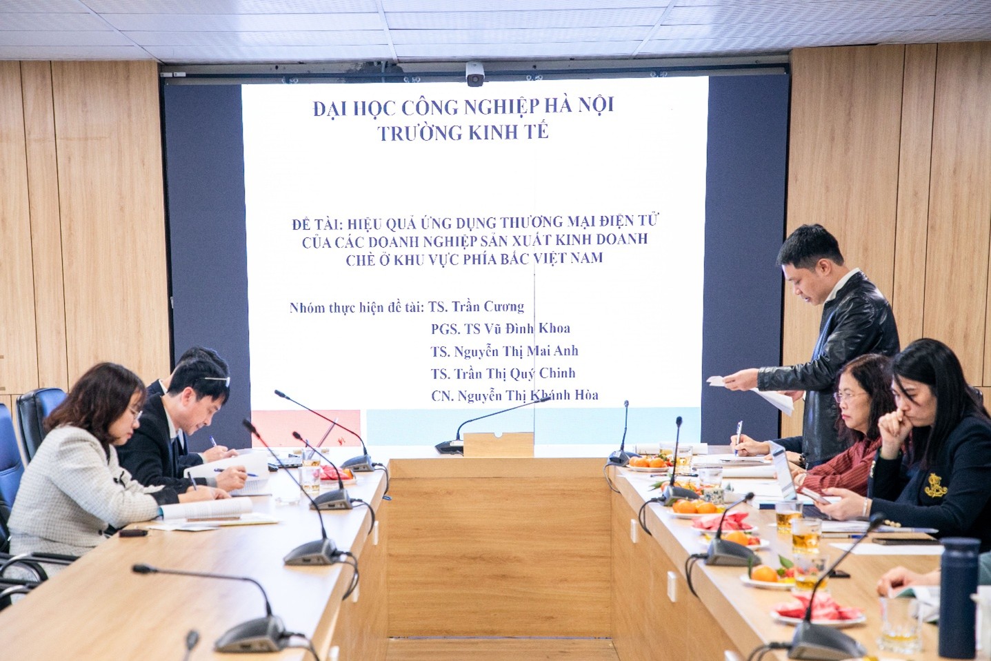 Nghiệm thu đề tài NCKH cấp Trường ` Hiệu quả ứng dụng thương mại điện tử của các doanh nghiệp sản xuất kinh doanh Chè ở khu vực phía Bắc Việt Nam`