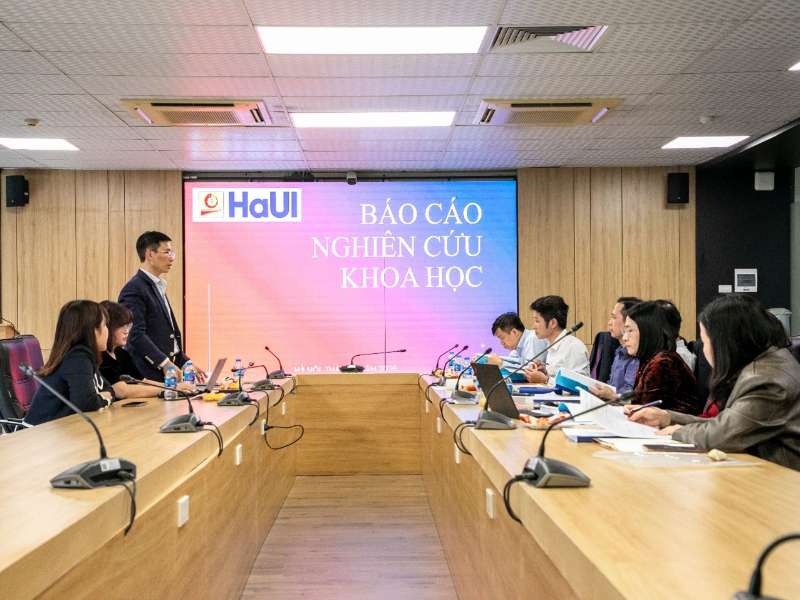 Nghiệm thu đề tài NCKH cấp cơ sở "Ảnh hưởng của văn hóa hợp tác và quản trị tri thức đối với khả năng đổi mới của các doanh nghiệp Việt Nam"