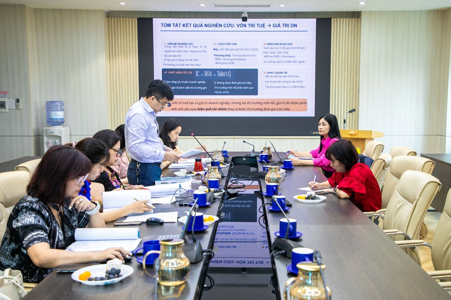 Nghiệm thu đề tài NCKH cấp cơ sở `Nghiên cứu ảnh hưởng của vốn trí tuệ đến giá trị doanh nghiệp thông qua vai trò trung gian của hiệu quả tài chính tại các doanh nghiệp phi tài chính niêm yết trên thị trường chứng khoán Việt Nam`