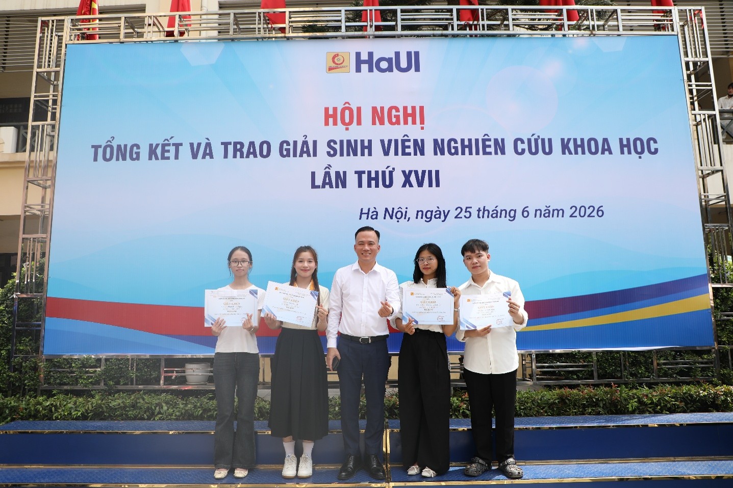 Phong trào nghiên cứu khoa học sinh viên Đại Học Công Nghiệp Hà Nội không ngừng đổi mới và phát triển