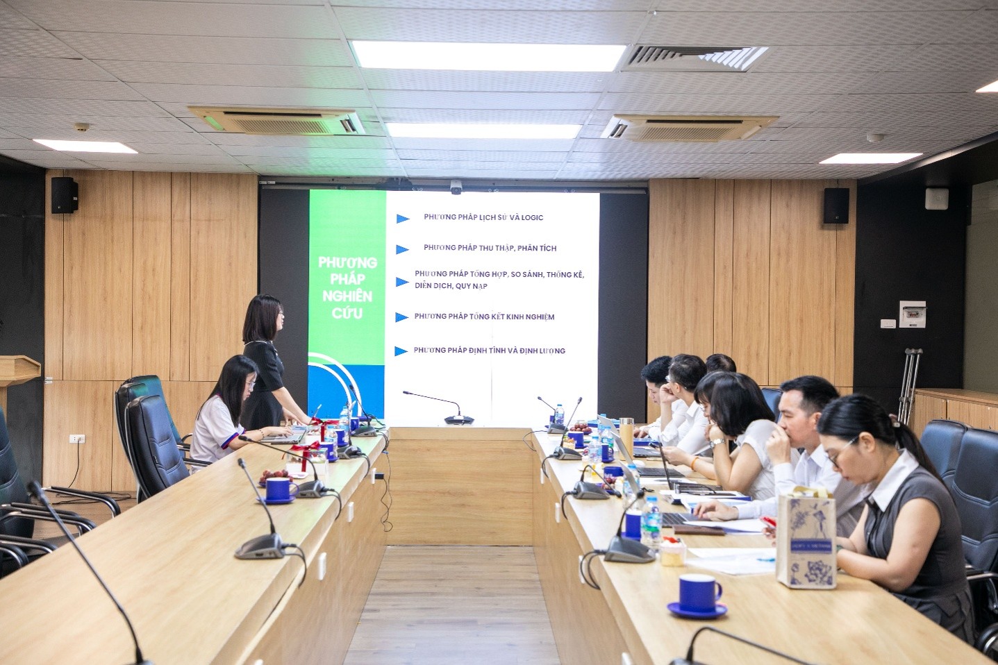 Nghiệm thu đề tài NCKH cấp cơ sở `Xây dựng hệ giá trị văn hóa của sinh viên Việt Nam đáp ứng nhu cầu hội nhập quốc tế`