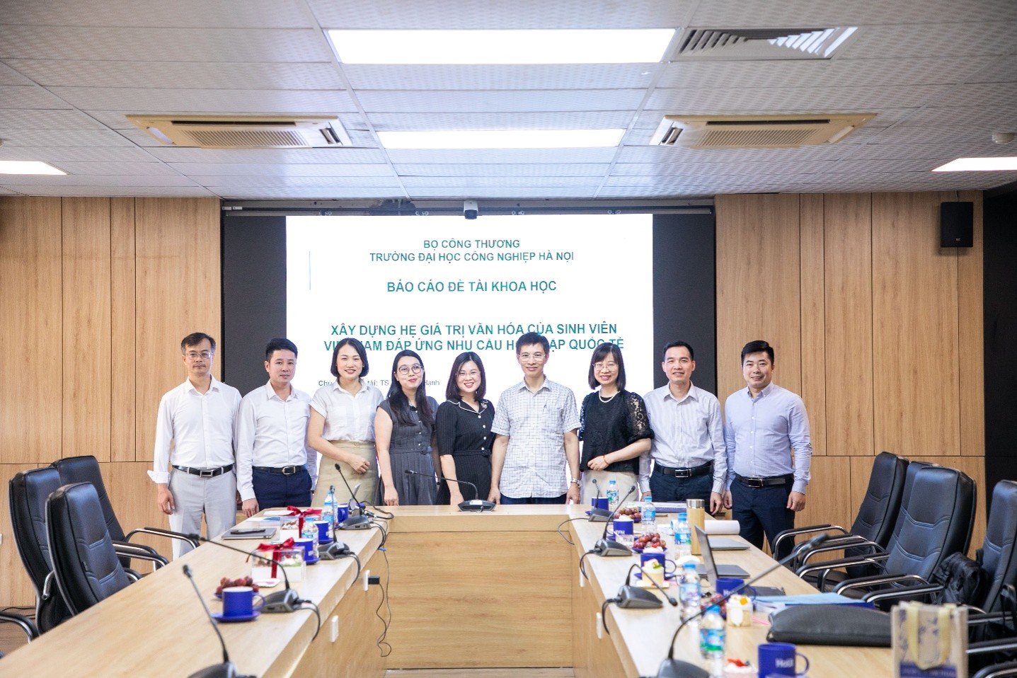 Nghiệm thu đề tài NCKH cấp cơ sở `Xây dựng hệ giá trị văn hóa của sinh viên Việt Nam đáp ứng nhu cầu hội nhập quốc tế`