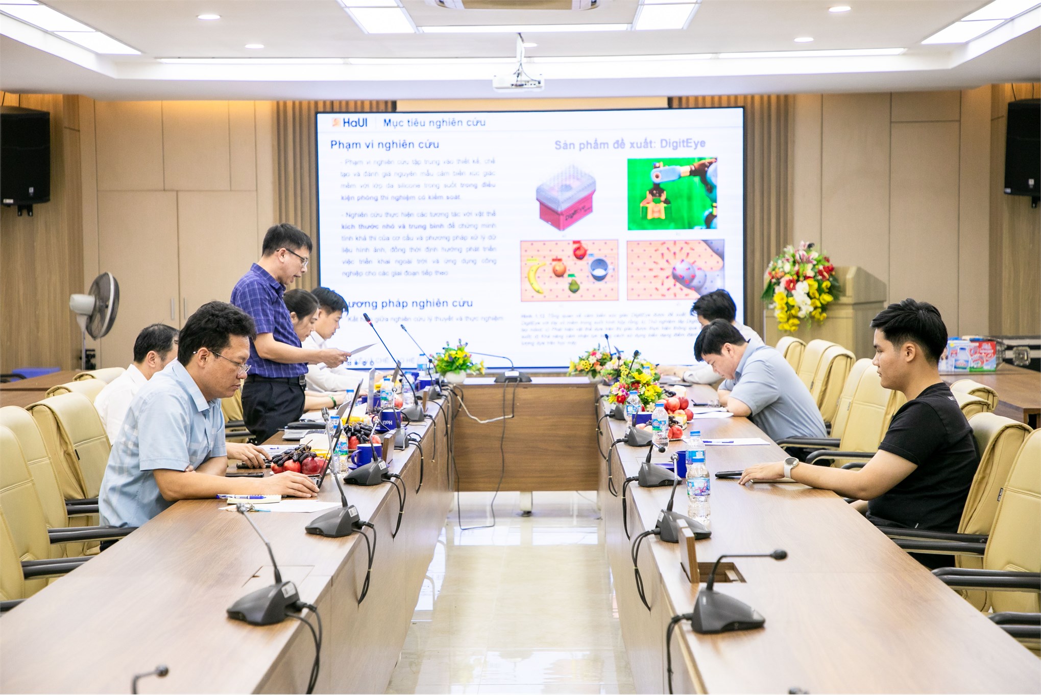 Nghiệm thu nhiệm vụ KHCN cấp cơ sở `Thiết kế và chế tạo cơ cấu xúc giác mềm tích hợp mô hình thị giác có hỗ trợ chống nhiễu ánh sáng cực đoan và lẫn màu sắc`