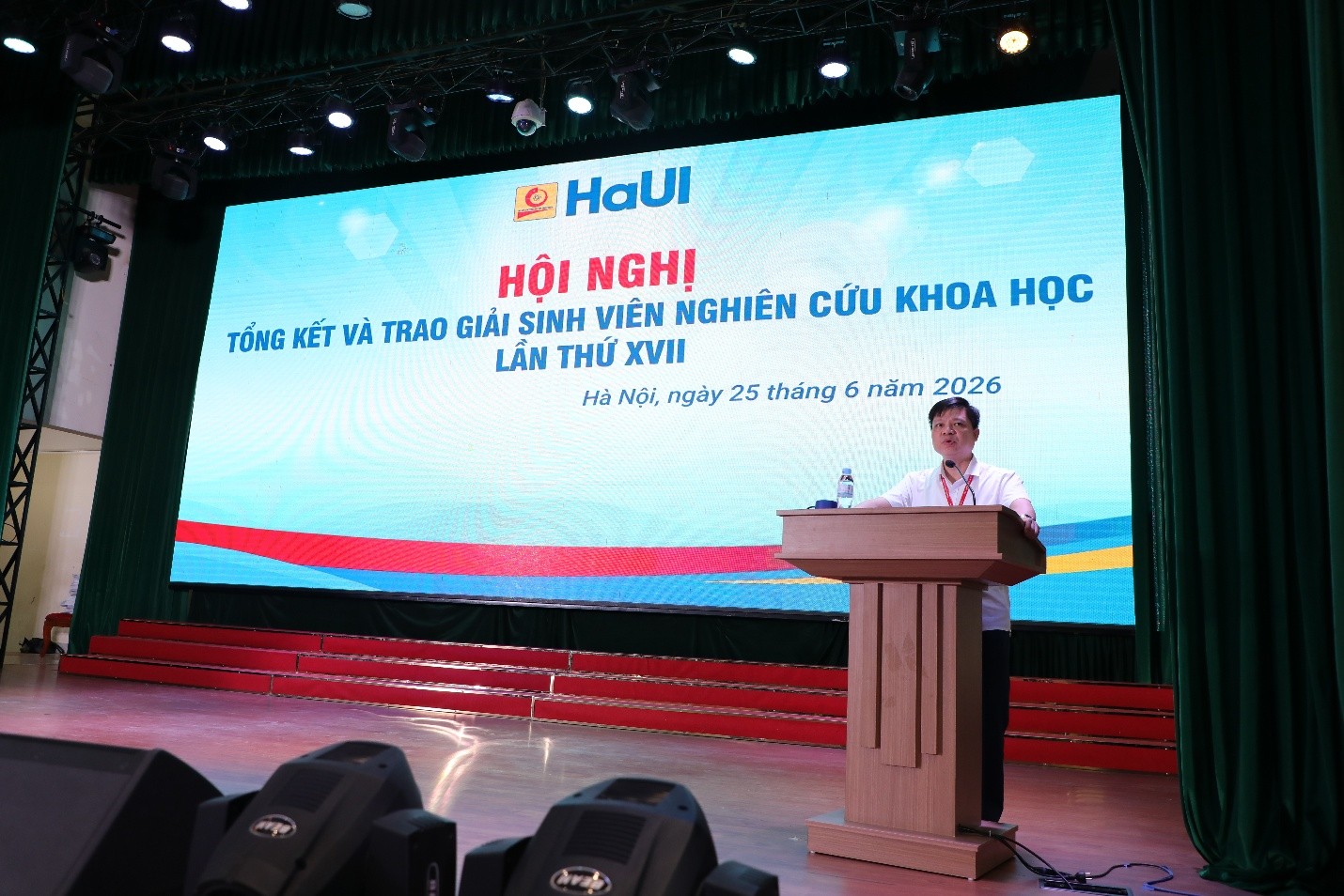 HaUI Student Scientific Research Activity Continues to Innovate and Grow