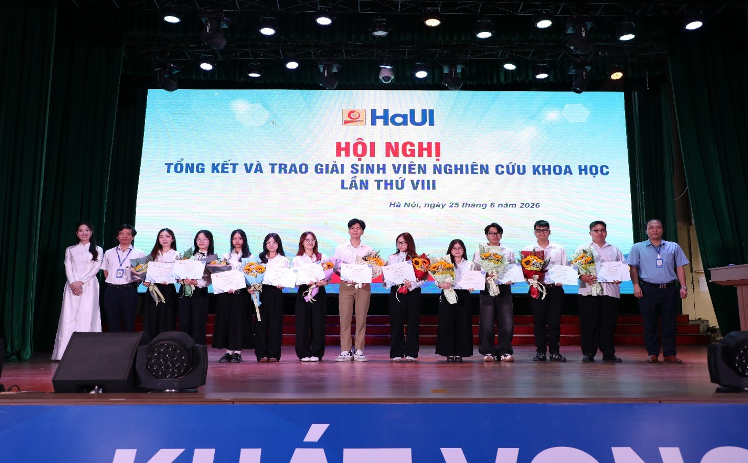 HaUI Student Scientific Research Activity Continues to Innovate and Grow