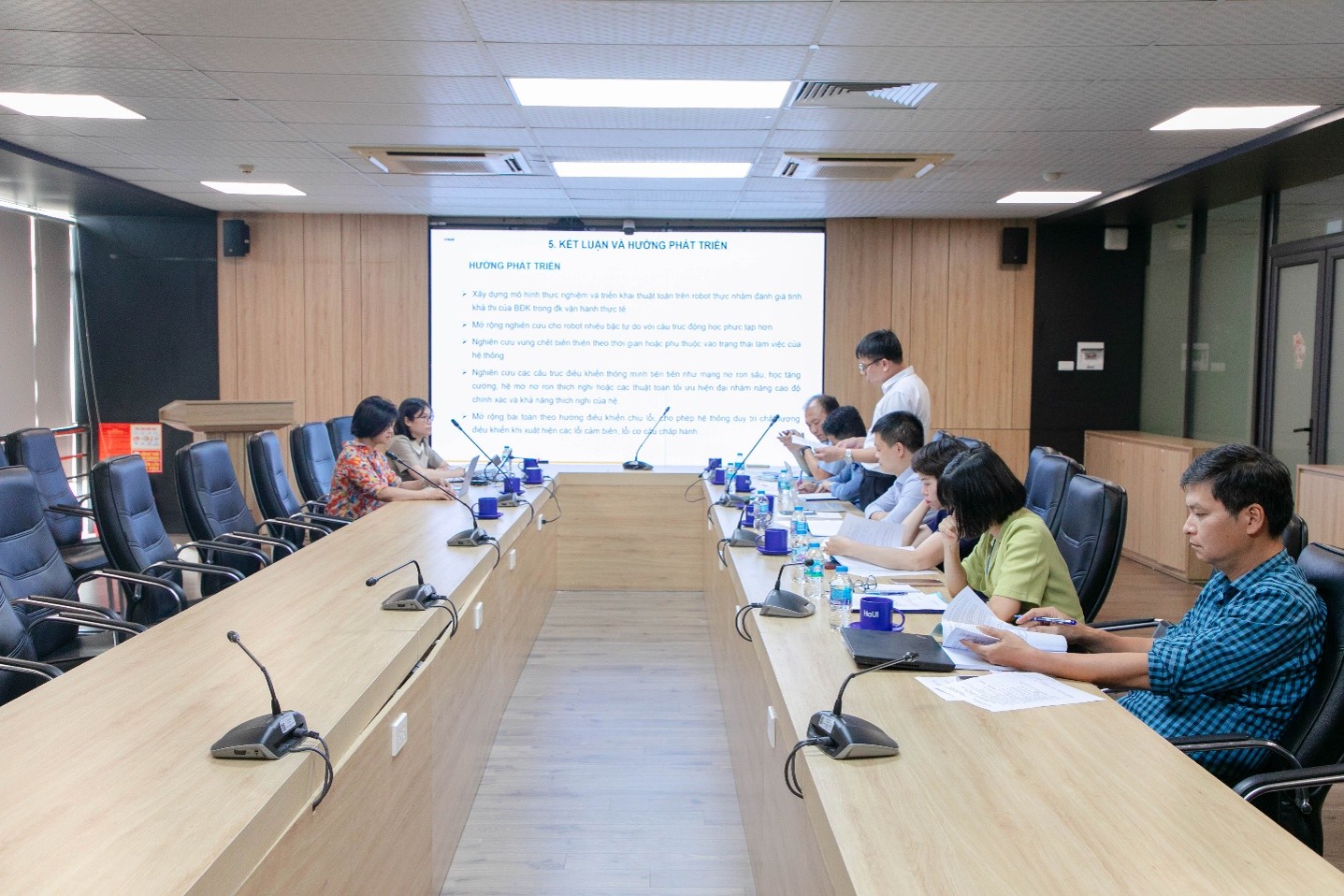 Nghiệm thu nhiệm vụ KHCN cấp cơ sở “Nghiên cứu thiết kế bộ điều khiển trượt thích nghi trên cơ sở lô-gic mờ/mạng nơ-ron để bù vùng chết cho robot công nghiệp”