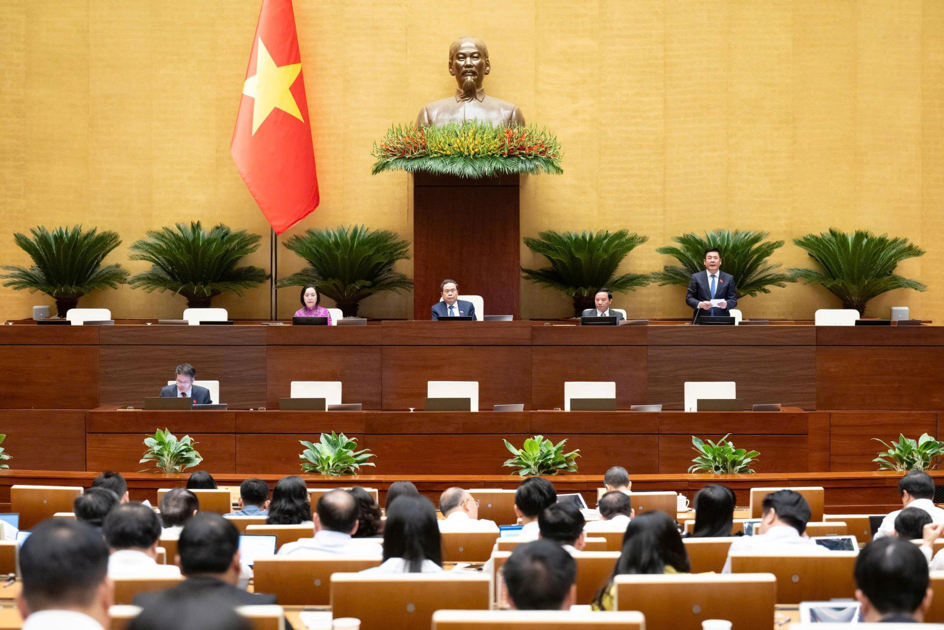 QUỐC HỘI THÔNG QUA LUẬT SỬA ĐỔI 4 LUẬT VỀ TẦN SỐ, VIỄN THÔNG, GIAO DỊCH ĐIỆN TỬ VÀ CHUYỂN GIAO CÔNG NGHỆ