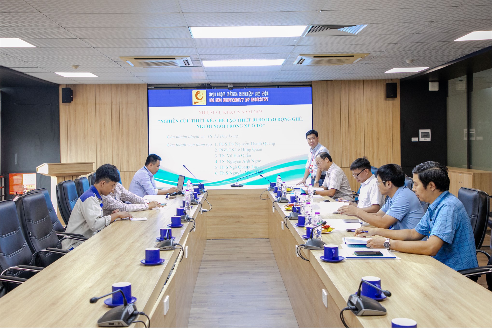 Nghiệm thu nhiệm vụ KHCN cấp Đại học “Nghiên cứu thiết kế, chế tạo thiết bị đo dao động ghế, người ngồi trong xe ô tô”